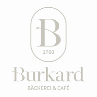 Das Bäckerei Burkard Logo in Beige auf transparenten Hintergrund.